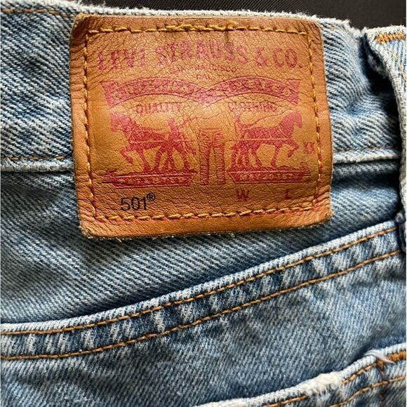 Levi's 501 High Waisted Denim Shorts Size 26 Button Fly 100% Cotton Distressed - Picture 9 of 10